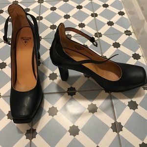 Fluevog Queen of Prussia Louise in Black